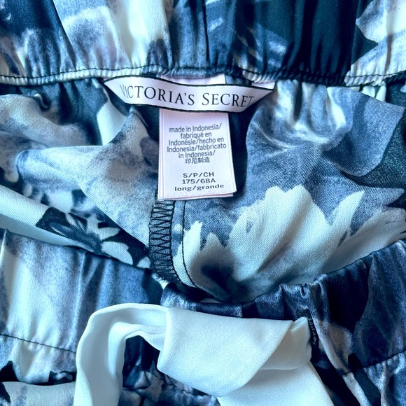 Victoria’s Secret 🤫 Floral Black and White Pajama Pants - Picture 10 of 10